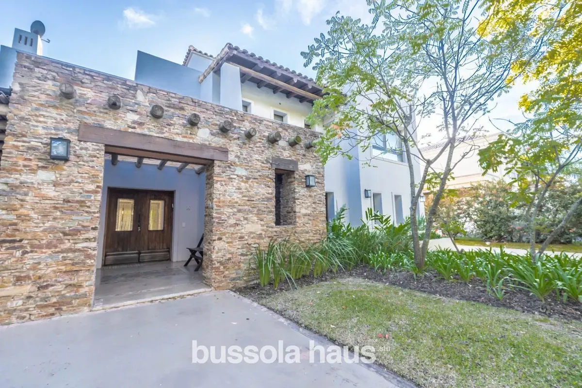 Six-bedroom apartment in Tigre’s La Isla, lakefront