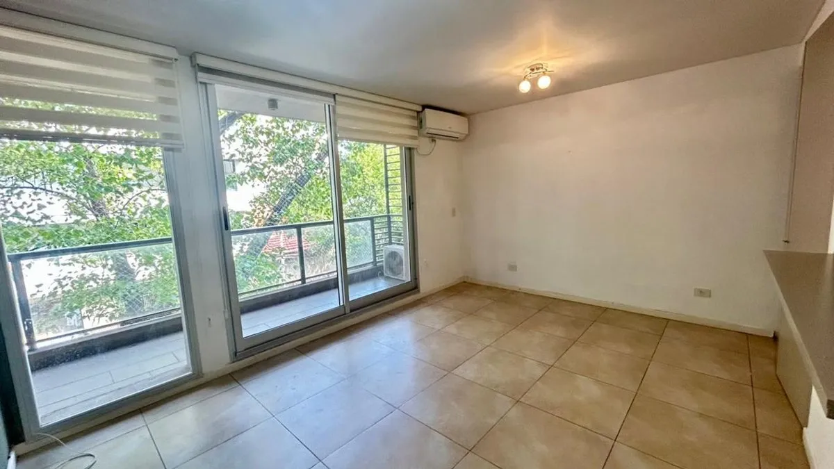 Two-bedroom three-room apartment in Villa Urquiza with parking