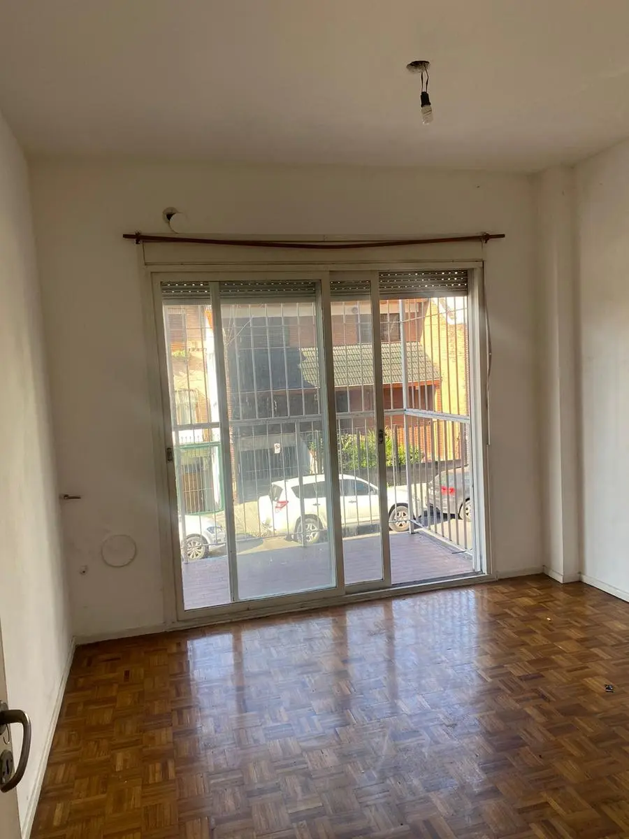Departamento de 2 ambientes con balcón al frente en Villa Crespo