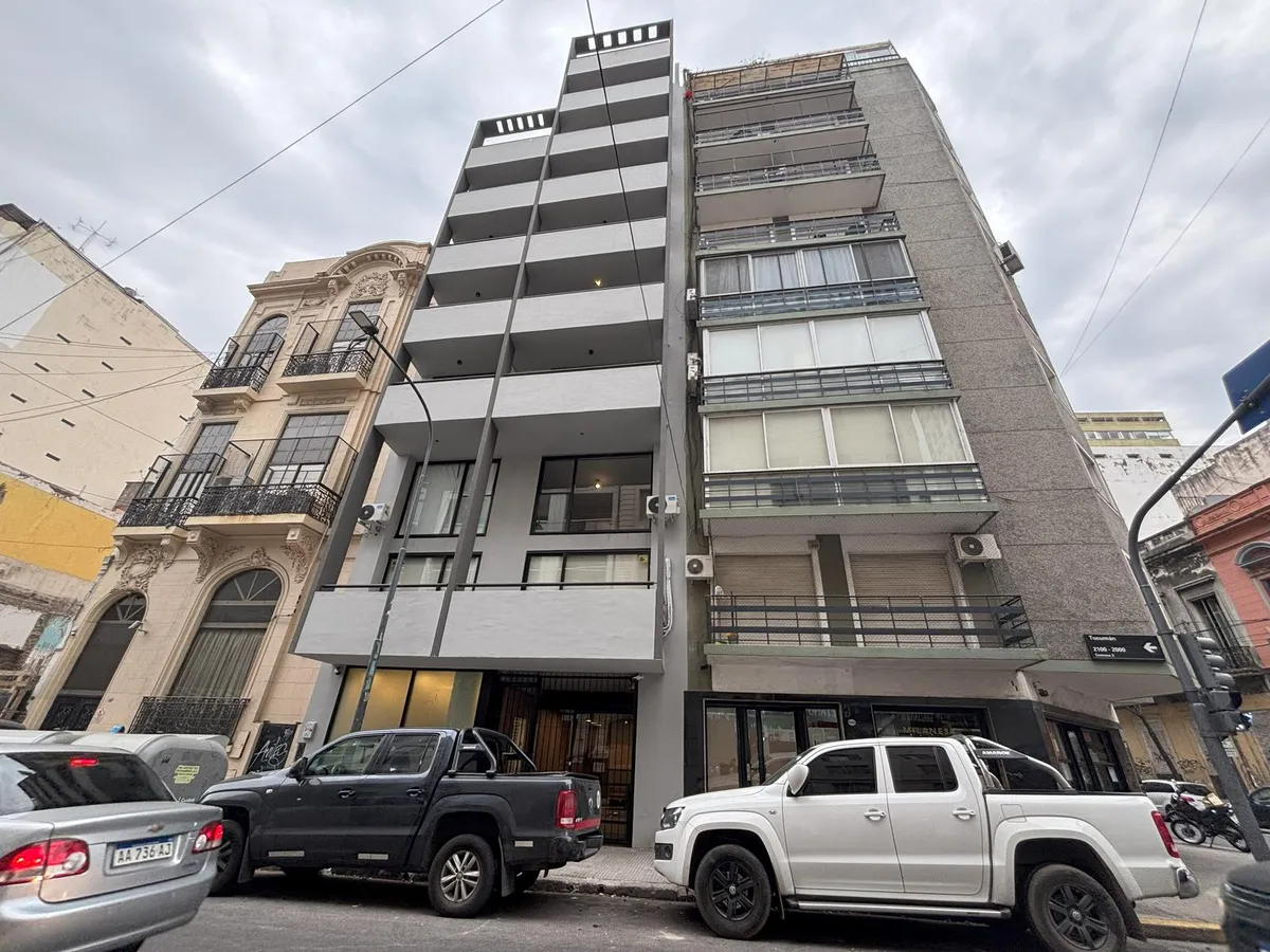 Kitnet novo (nunca habitado) com varanda em Balvanera