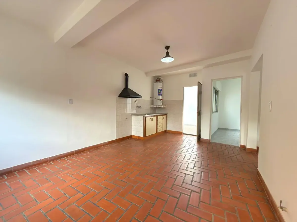 Ground-floor two-bedroom apartment house with patio in General San Martín