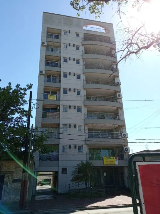 Departamento de 2 dormitorios con balcón en Lanús Este