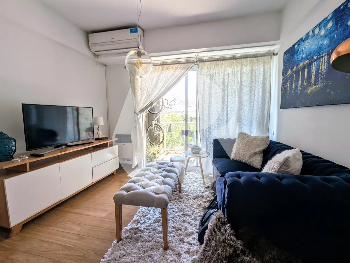 Apartamento de 2 ambientes com varanda mobiliado em San Telmo