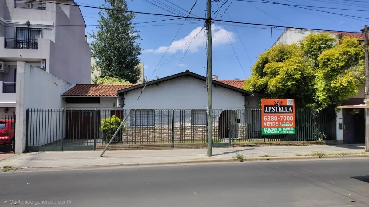 Chalet 6 ambientes con parque y pileta en Ramos Mejía