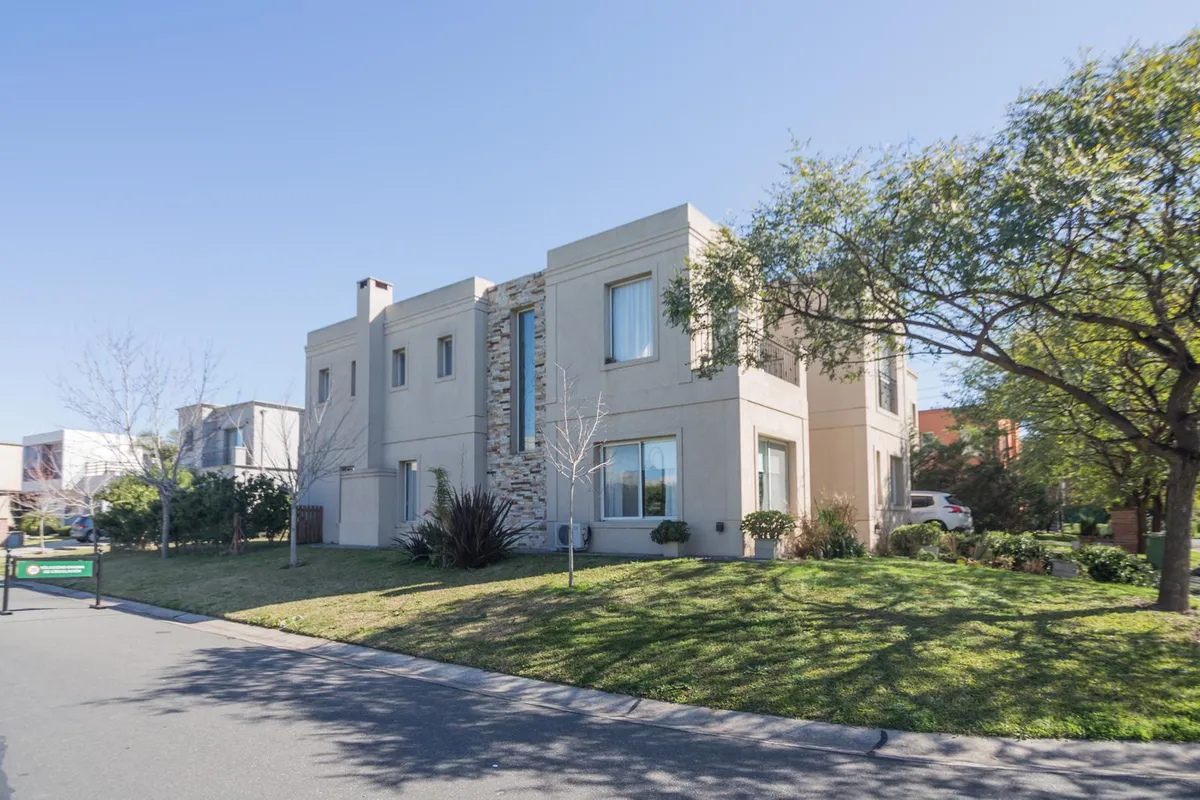 Furnished four-bedroom house in Tipas, Tigre