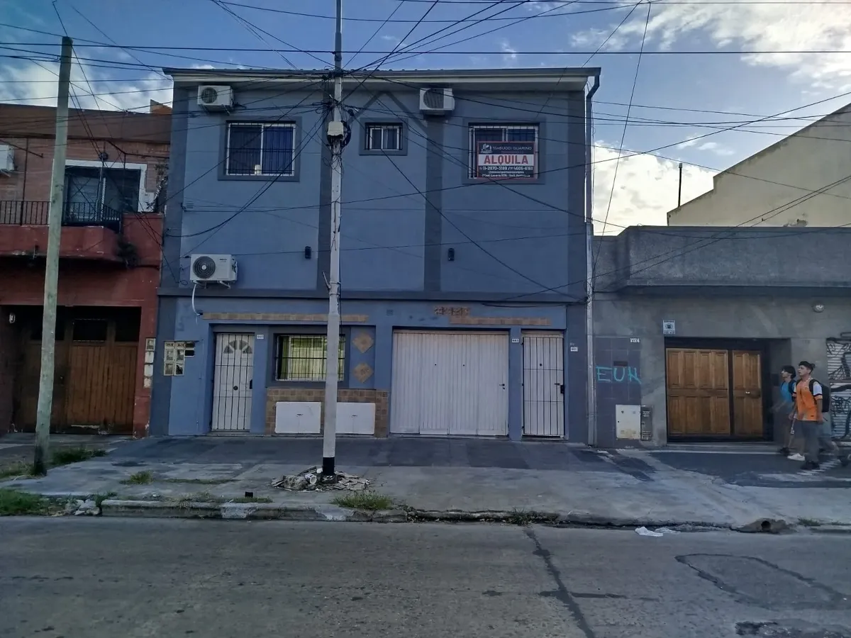 Квартира с 2 спальнями и террасой в Avellaneda