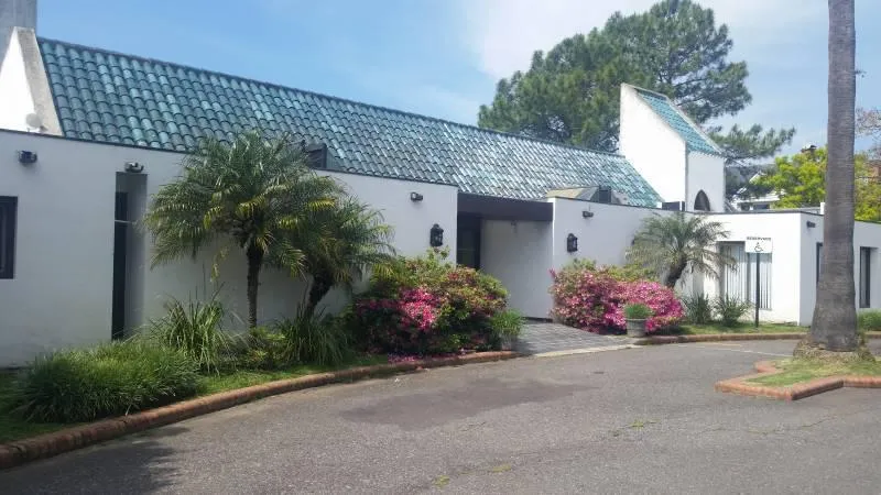 Ground-floor one-bedroom apartment with terrace and direct river access in Victoria