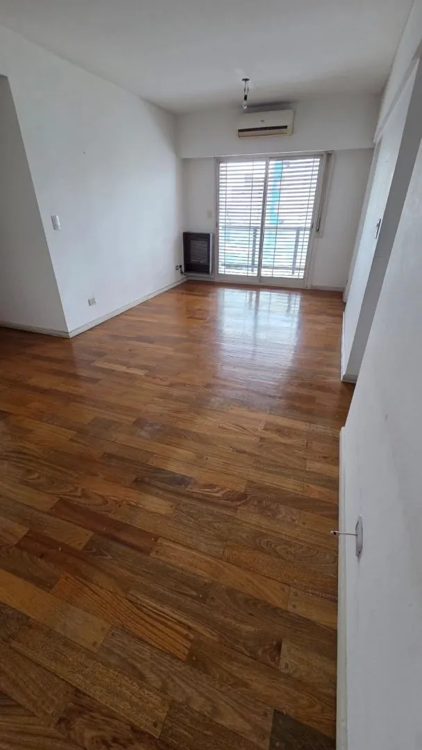 Three-room apartment with balcony and storage room in Ramos Mejía