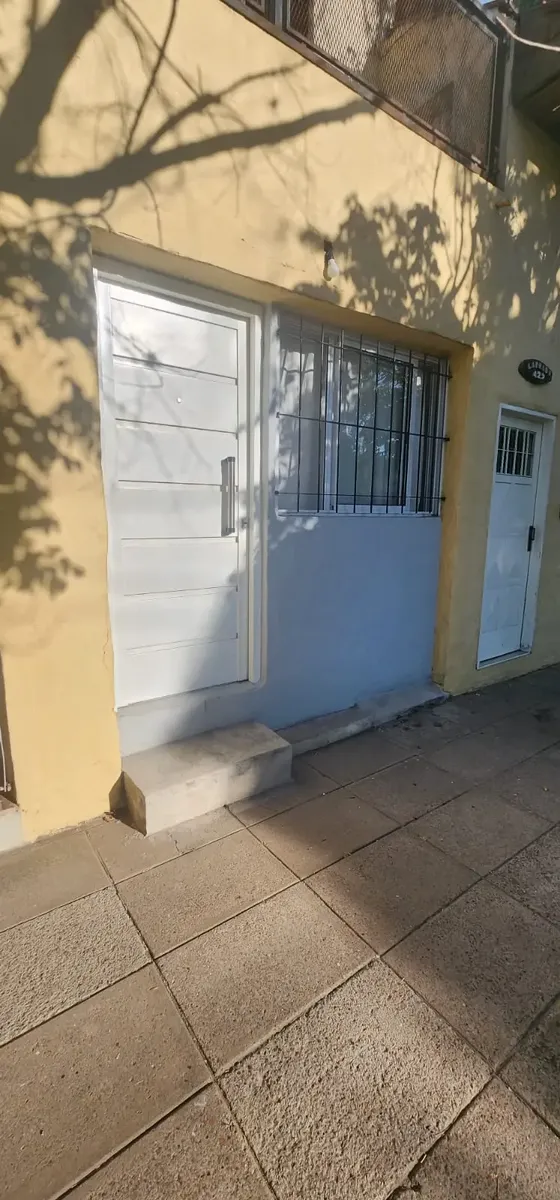 Excelente Ph Al Frente De 2 Ambientes Con Patio A 5 Cuadras Est. Merlo