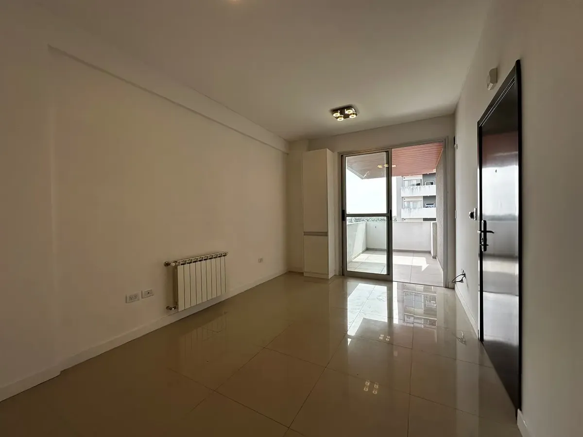 One-bedroom half-floor apartment in Quilmes