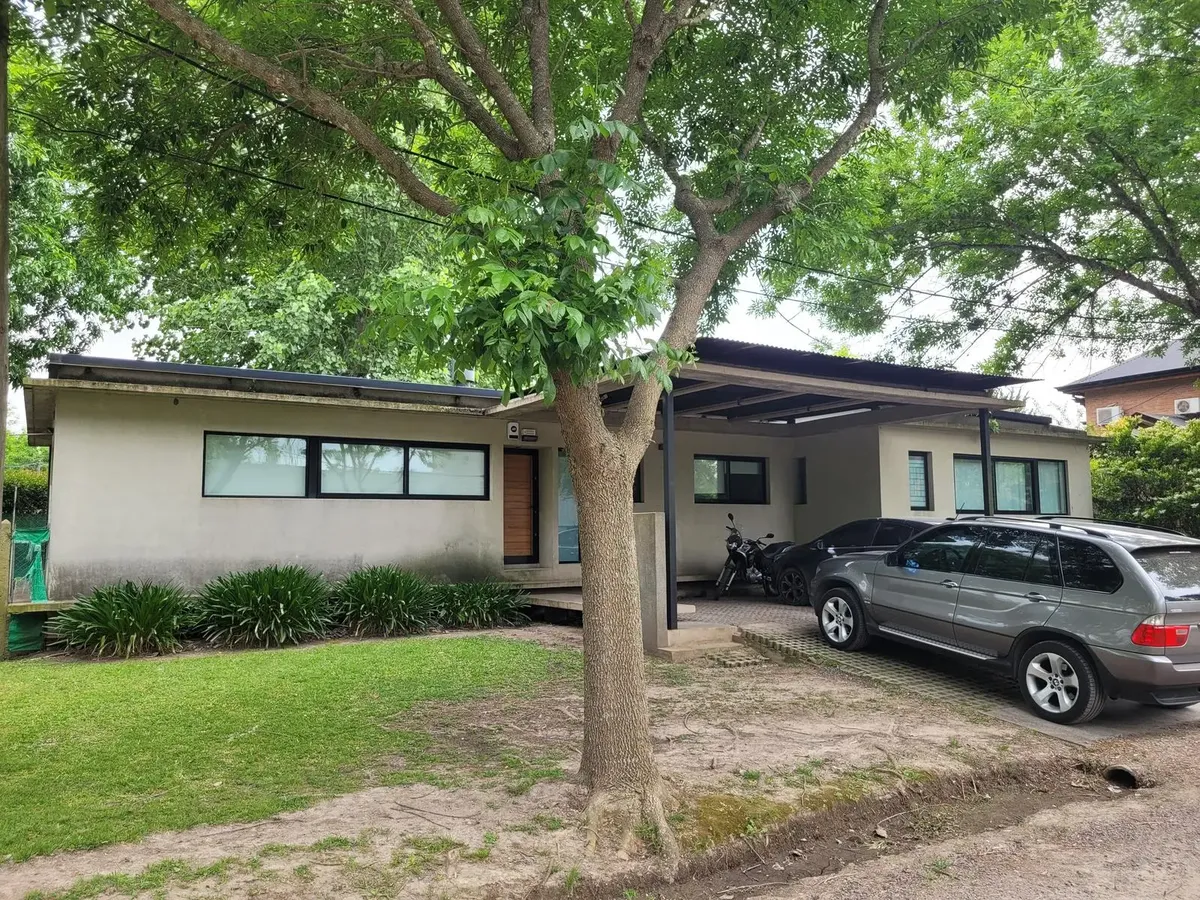Casa térrea com 4 dormitórios em bairro fechado em Buenos Aires