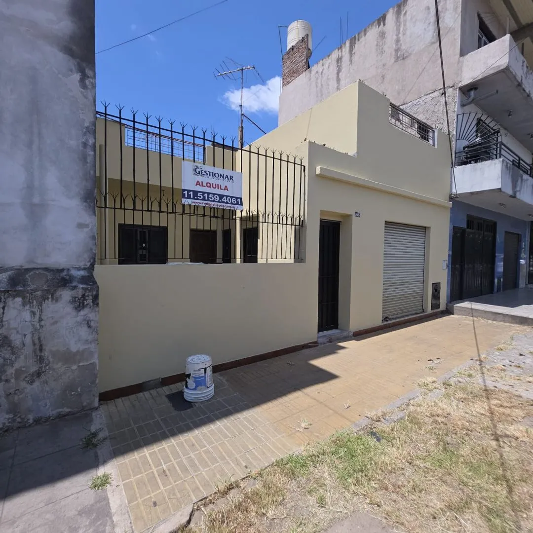 Casa para locação com 2 dormitórios em Lanús Oeste
