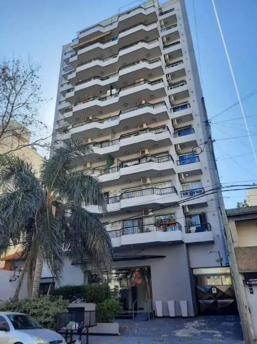 Apartamento de 3 ambientes com 2 quartos e vaga de garagem em Lanús Este