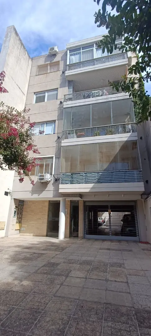 Apartamento de dois ambientes com varanda contínua e 1 quarto em Villa Urquiza