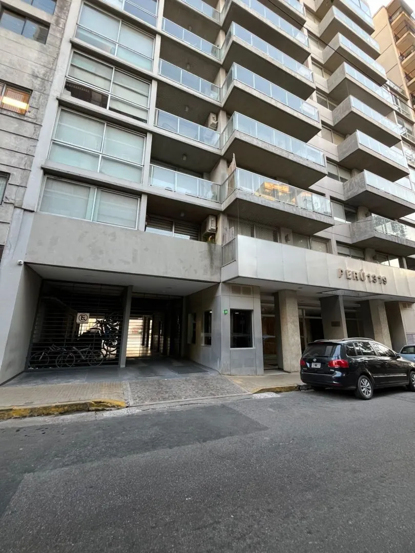 Departamento amoblado de 3 ambientes al frente con balcón en San Telmo