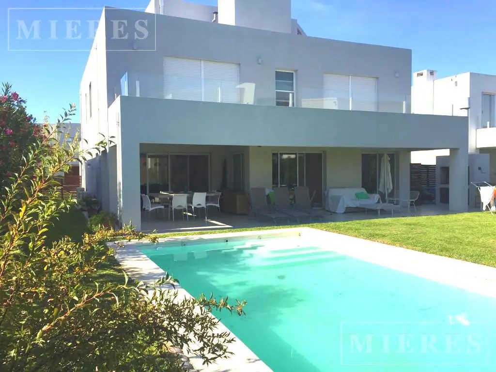 Furnished four-bedroom house in Los Alisos, Nordelta