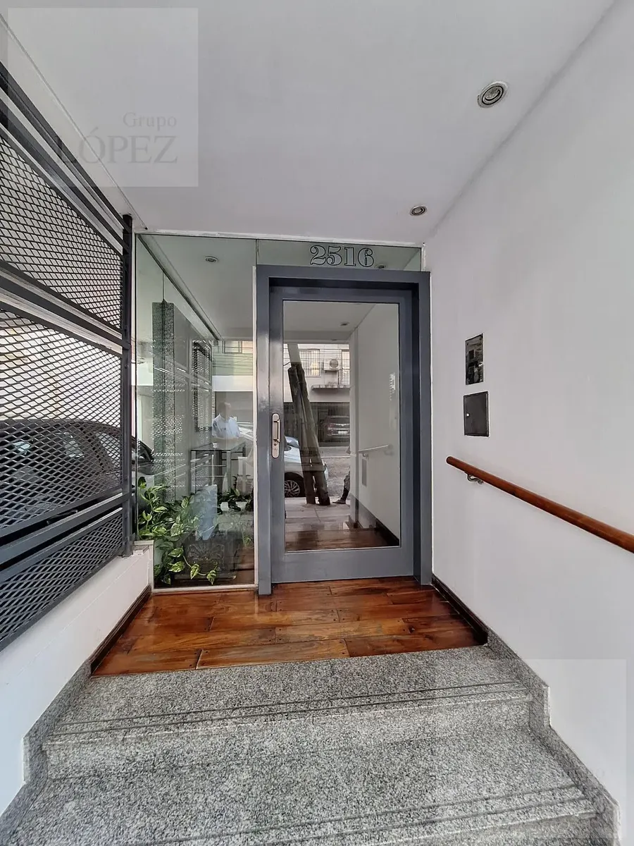 Two-room apartment with balcony in Olivos