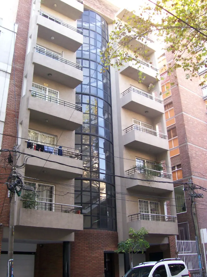 Departamento de 2 ambientes al frente con balcón en Morón