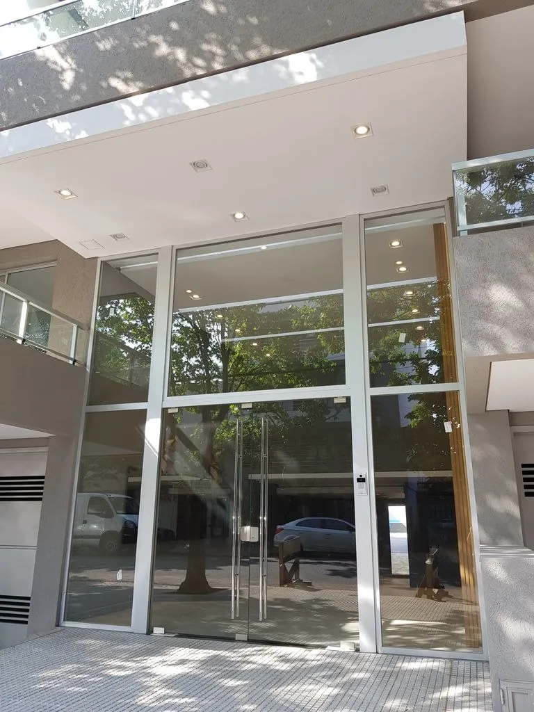 Квартира-студия с балконом в Villa del Parque, новая