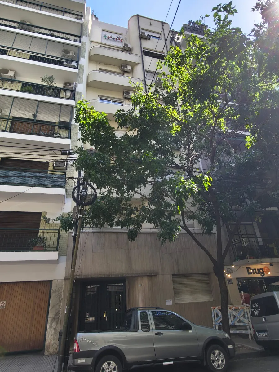 Kitnet para alugar com varanda de frente em Recoleta