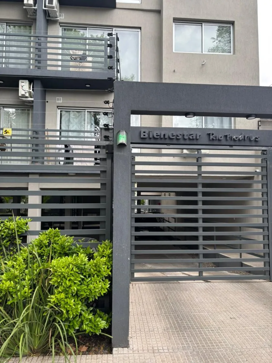 Apartamento de dois ambientes novo com vaga de garagem em Morón Centro