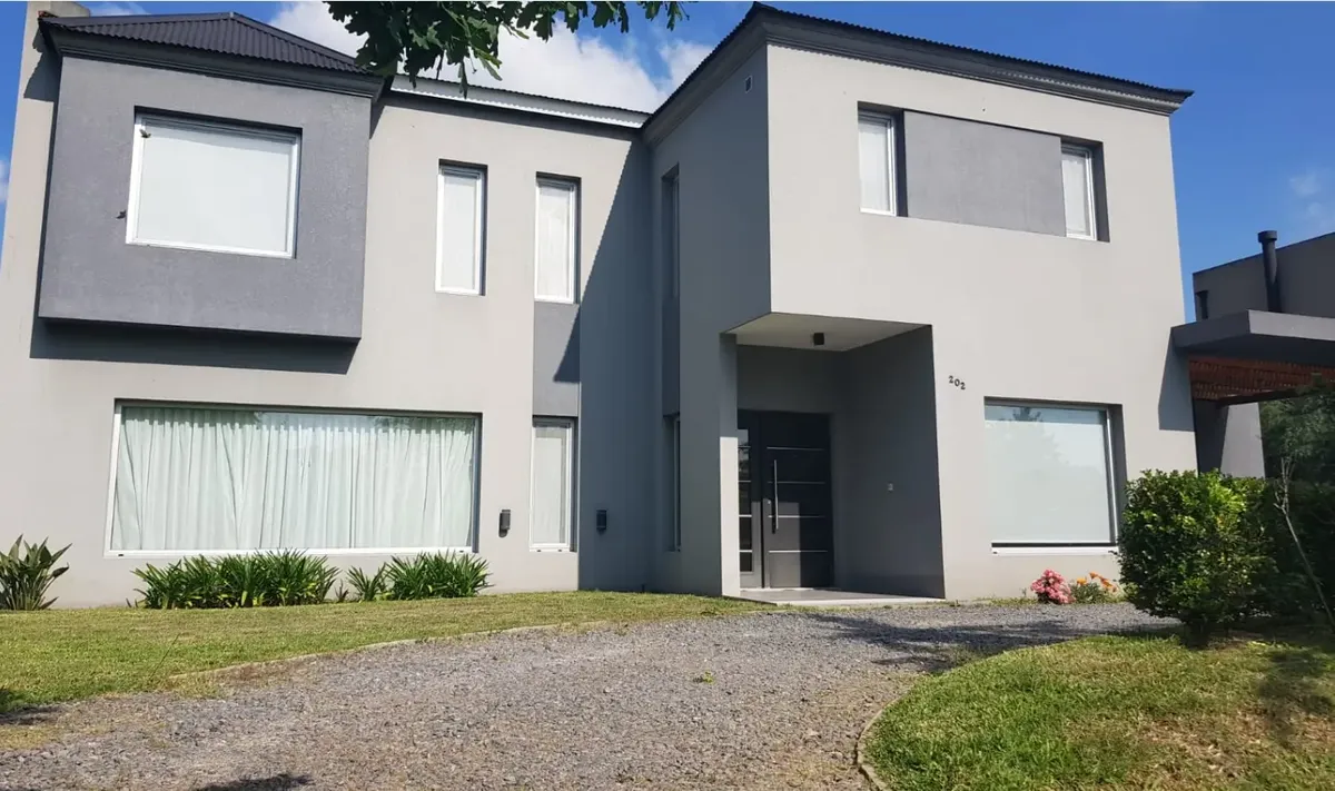 Casa mobiliada com 4 dormitórios no Sausalito Club, Pilar