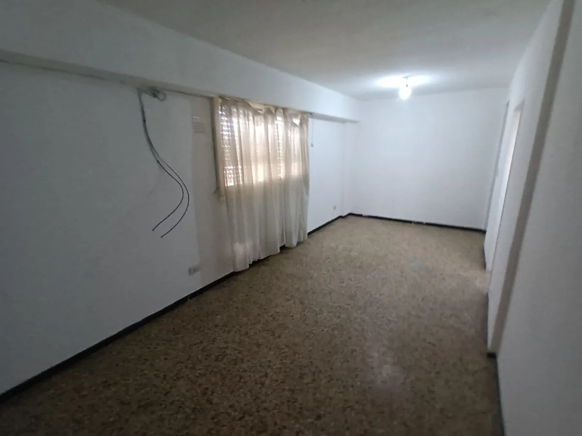 Apartamento de três ambientes com 2 dormitórios em Lanús Oeste