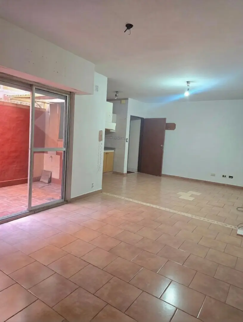 Three-room apartment with patio in General San Martín