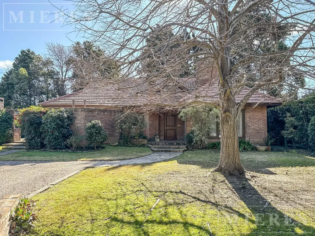 Annual rental house with 4 bedrooms in Mayling Club de Campo