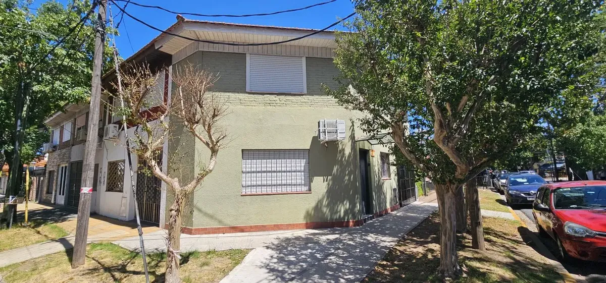 Duplex de três ambientes com 2 dormitórios e garagem em Vicente López (Villa Adelina)