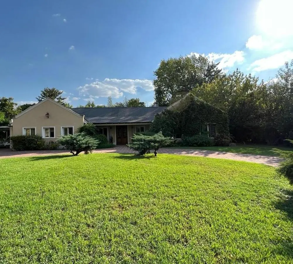 Casa en alquiler y venta en Club de Campo Los Pinguinos