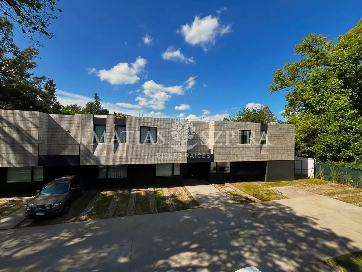Apartamento duplex de 4 ambientes em Parque Leloir, Ituzaingó