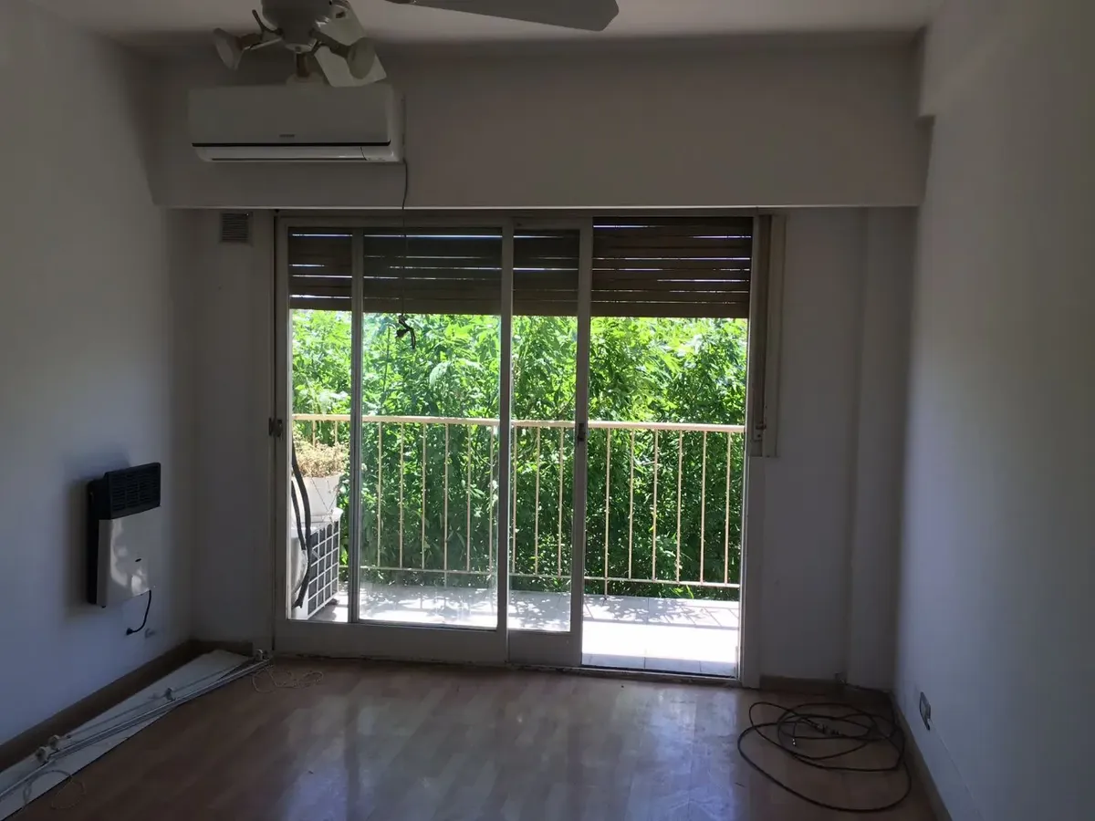 Apartamento de 2 ambientes com varanda na frente em Caballito