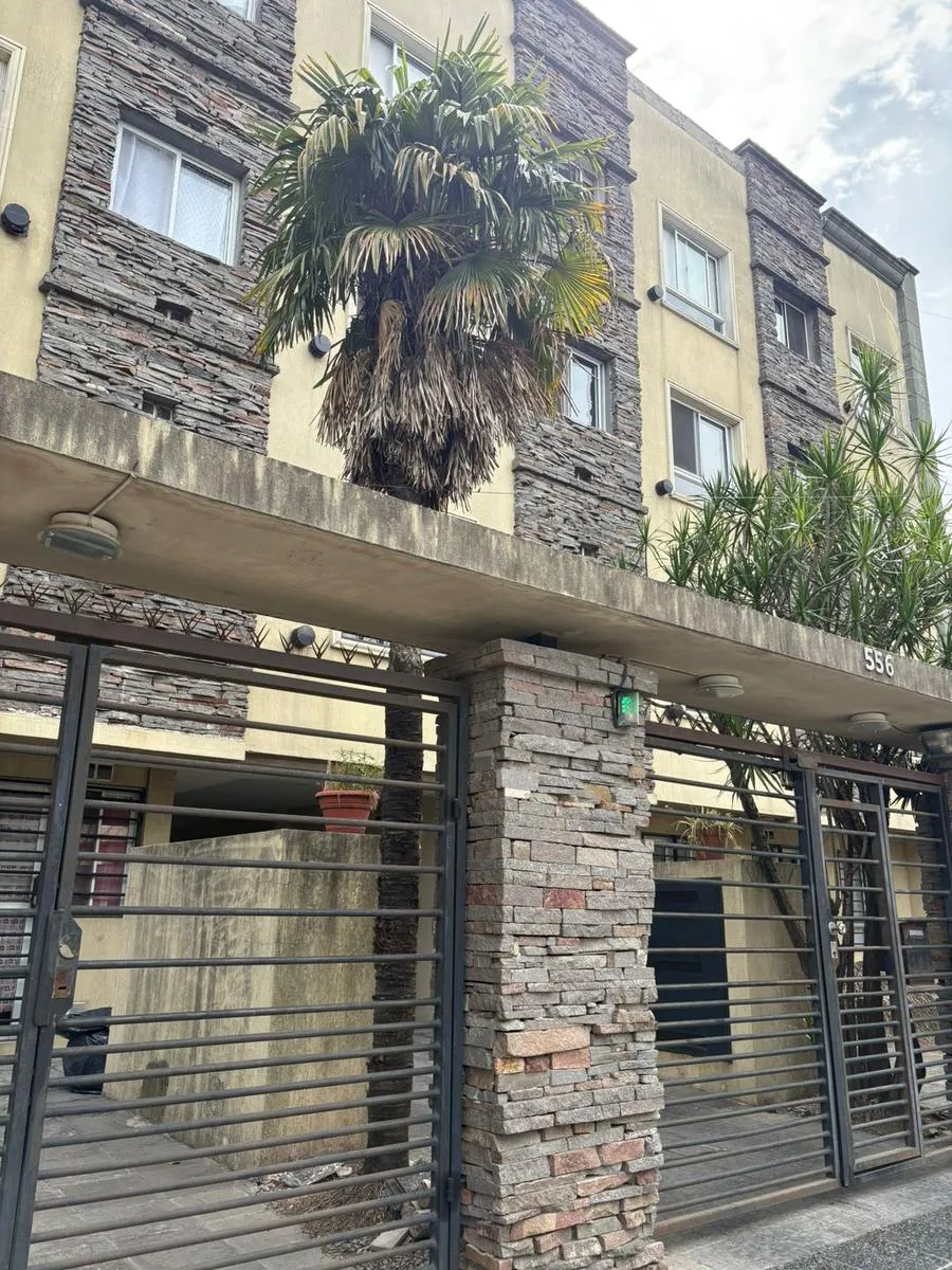 Two-room apartment with parking space in Lomas de Zamora