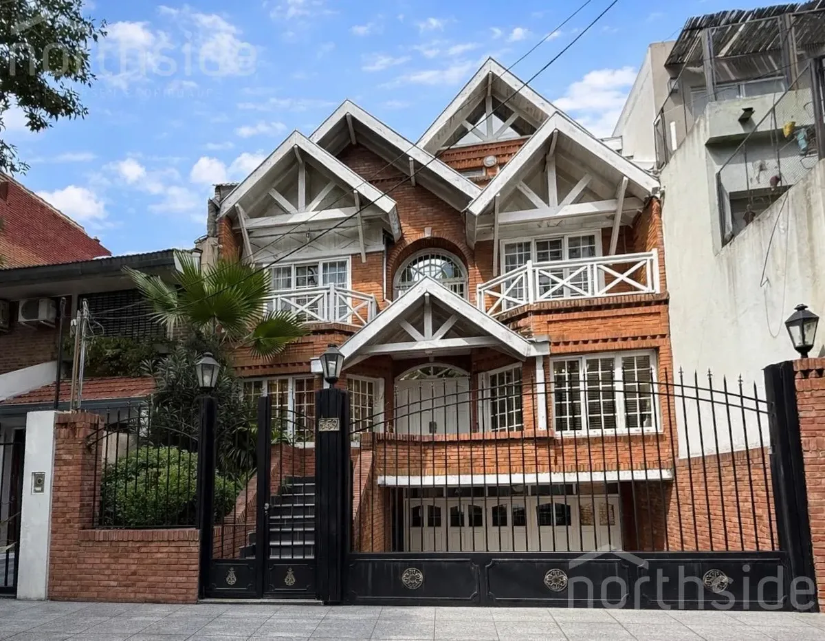 Five-bedroom house for rent in Martínez