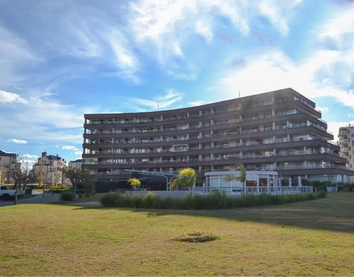 Furnished two-bedroom apartment in Tigre with lake view