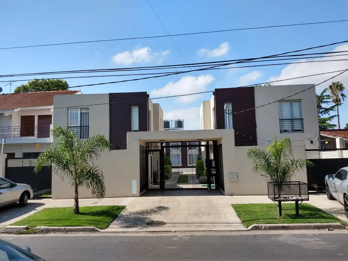 Apartamento duplex de 2 dormitórios em Ituzaingó Sur