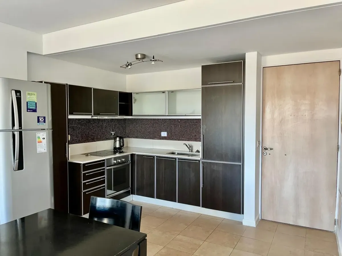 Apartamento de 2 ambientes com varanda e vaga de garagem em Puerto Madero