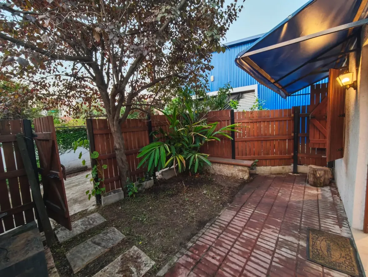 Внутренняя квартира PH-формата-студия с садом в Temperley