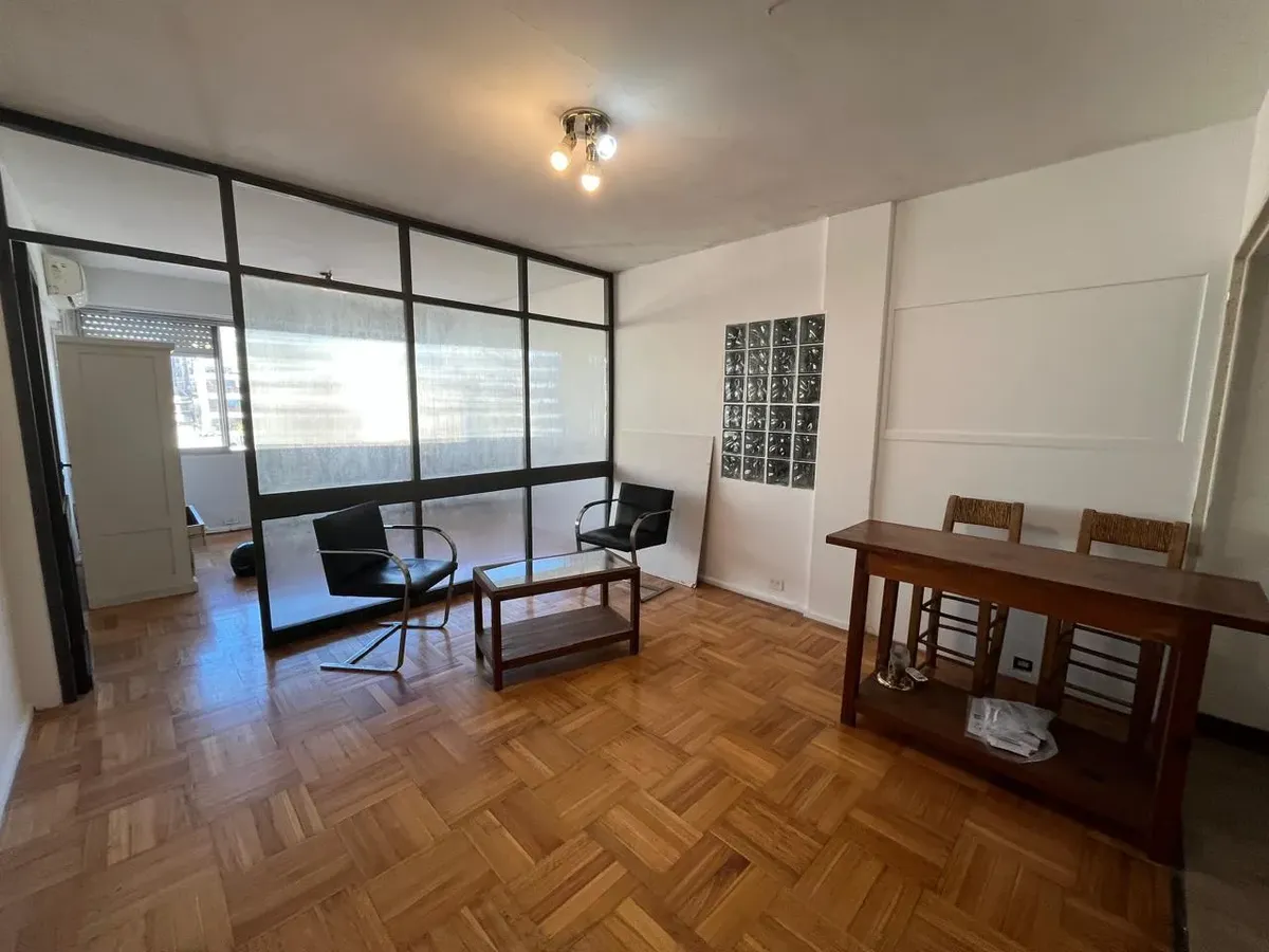 Квартира-студия, разделённая на 2 комнаты, в Retiro