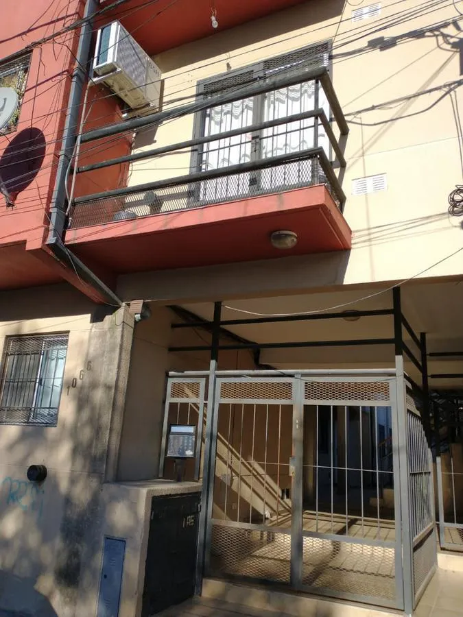 Ground-floor studio apartment in Morón Norte