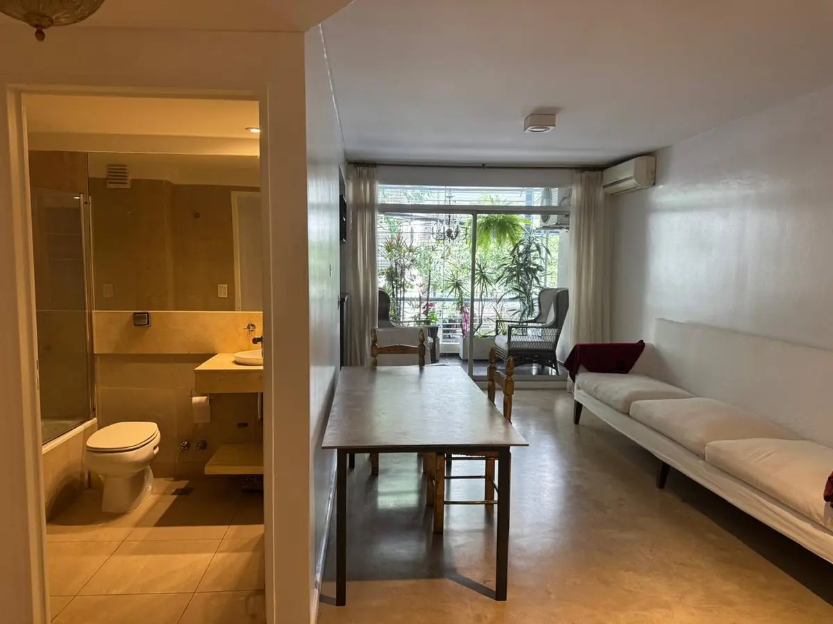 Аренда квартиры с 2 спальнями, балконом и внутренним двором в Palermo