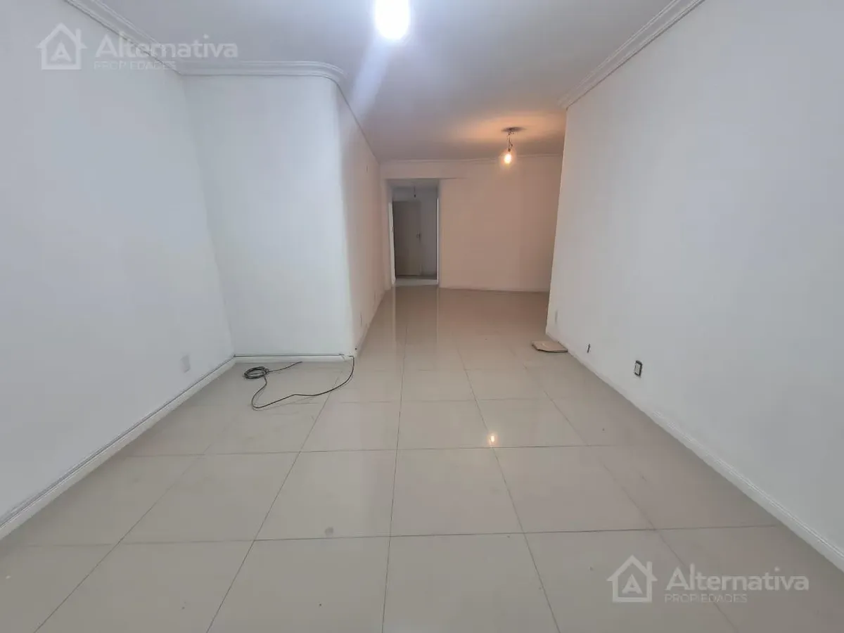 Departamento de 4 ambientes con balcón y patio en San Cristóbal