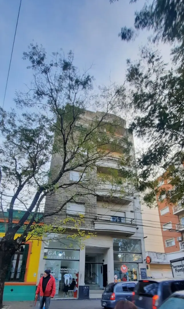 Departamento de 2 ambientes al frente en Morón Sur