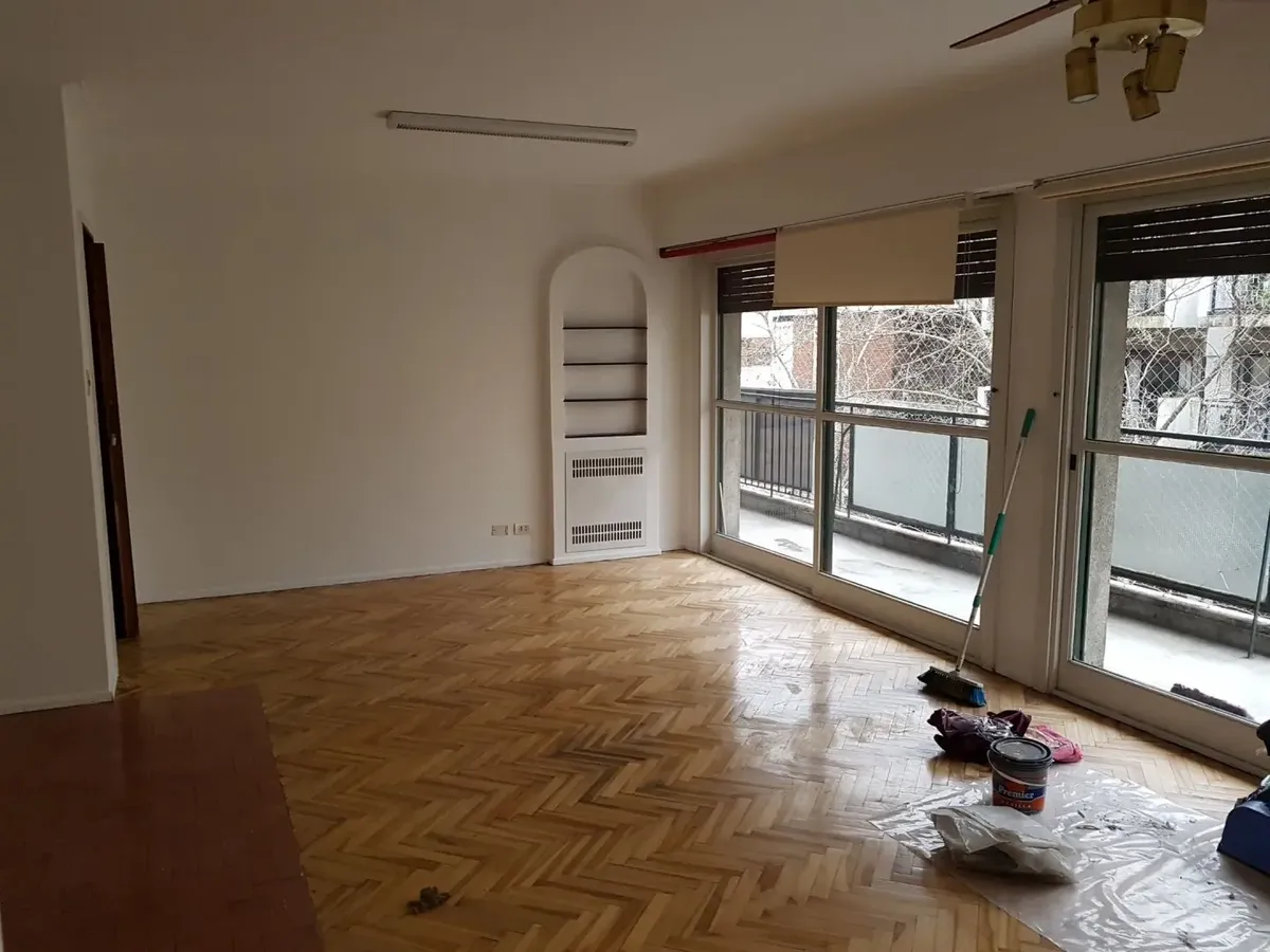 Three-bedroom apartment with parking in Caballito