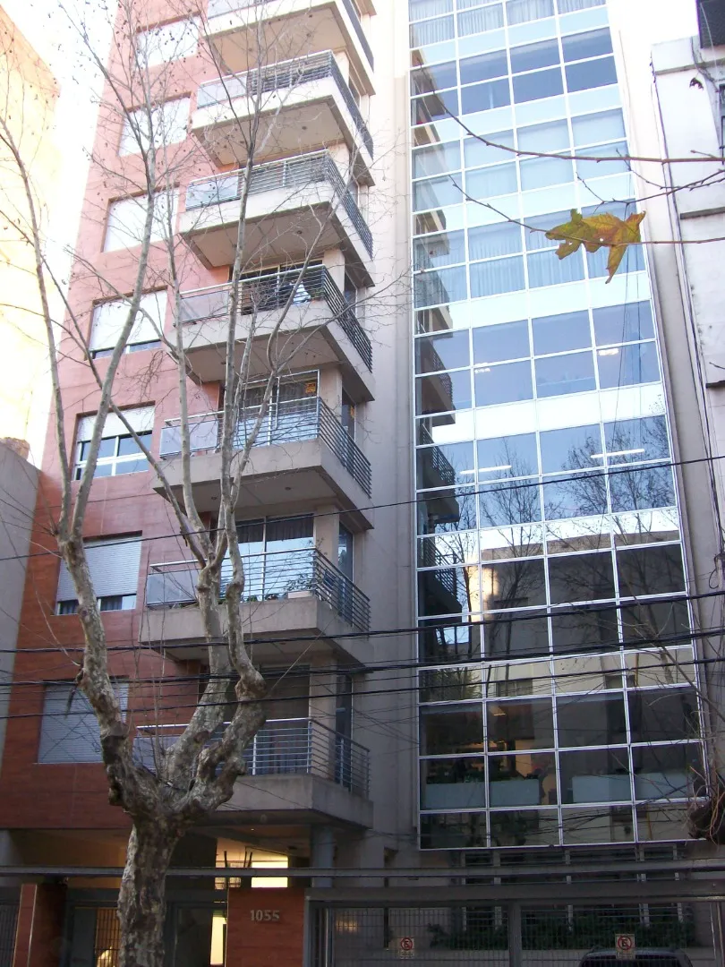 Departamento de 2 ambientes al frente con cochera en Morón
