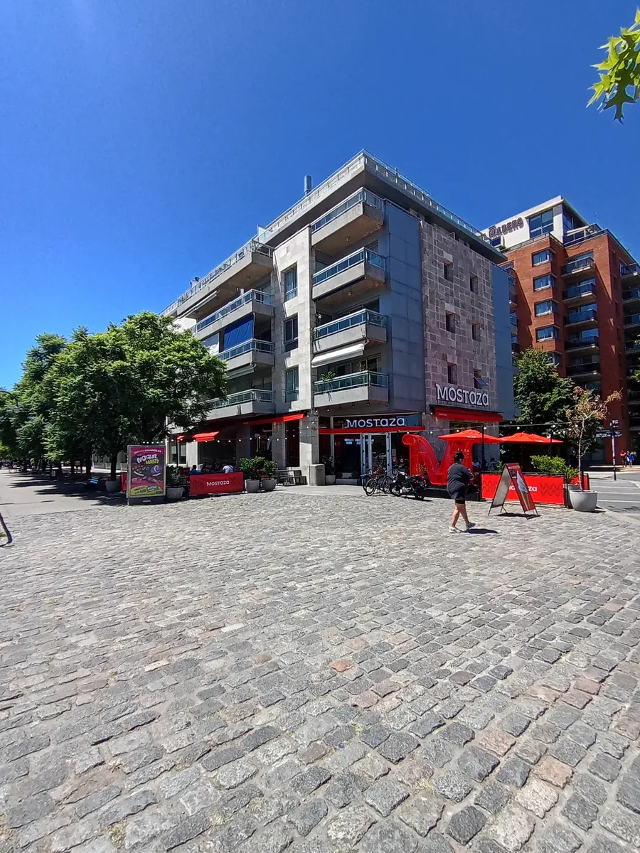 Two-room apartment with balcony, parking and dique view in Puerto Madero