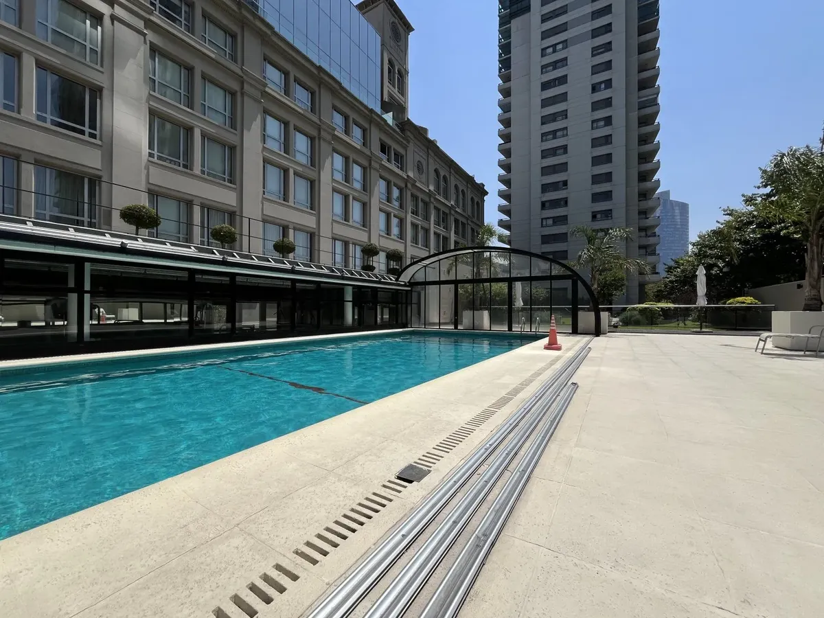 Меблированная двухкомнатная квартира с балконом в Puerto Madero