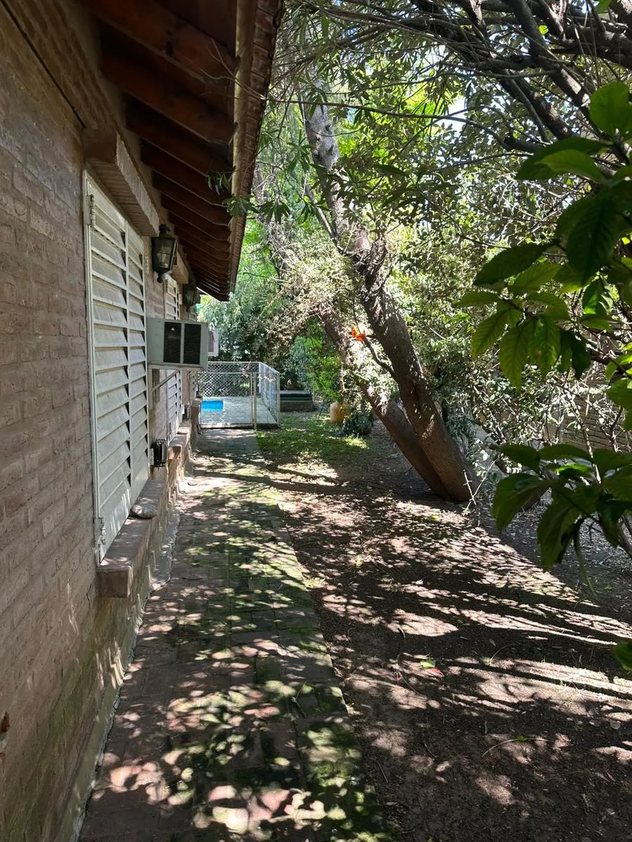 Furnished five-bedroom house for rent in Esteban Echeverría