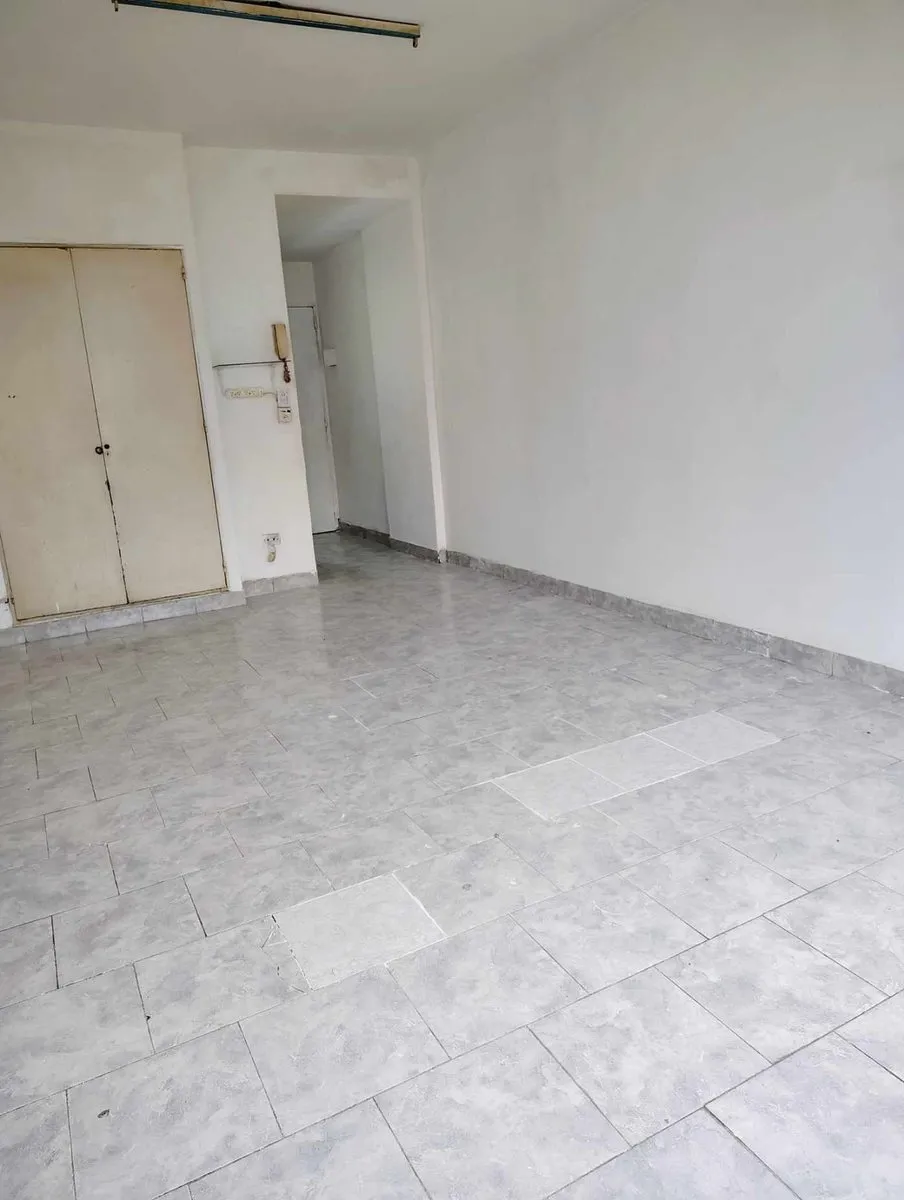 Studio apartment facing Av. in Balvanera